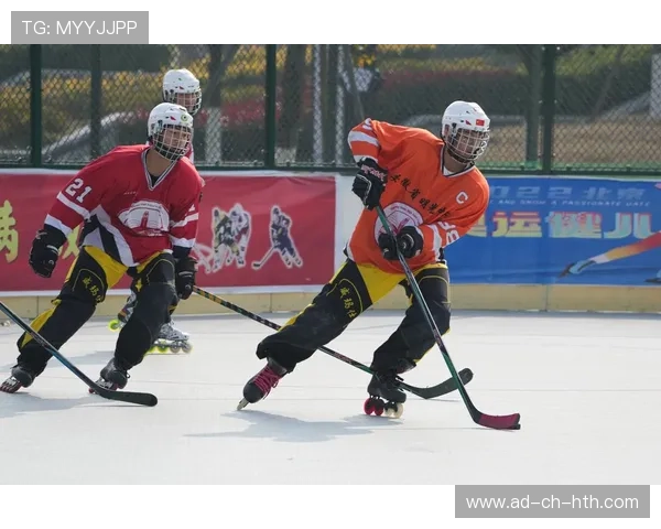 冰球少年被撞飞三米却爬起继续追球