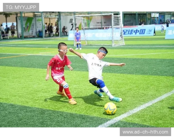 “青少年足球公益活动在边远地区落地，普及足球运动”，开展青少年足球运动的意义